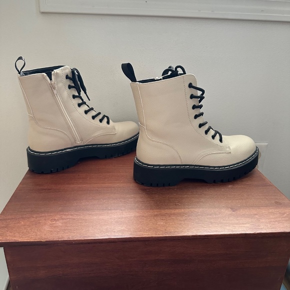 Cream Ivory combat boots by Sincerely Jules - 8 - Picture 6 of 7